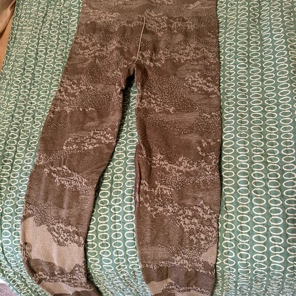 Gymshark Adapt Camo Seamless Leggings - Picture 5 of 5